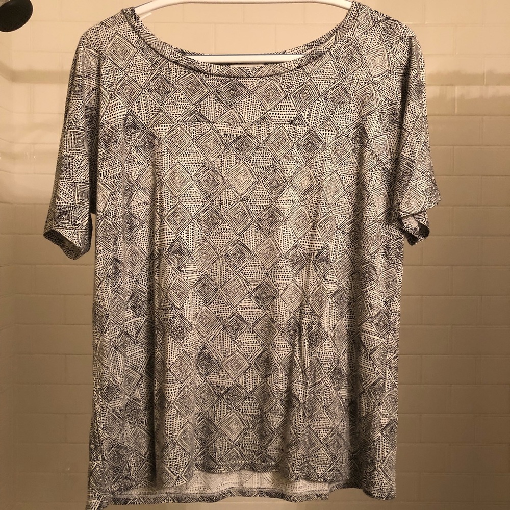 Size M black and white dots shirt Old Navy